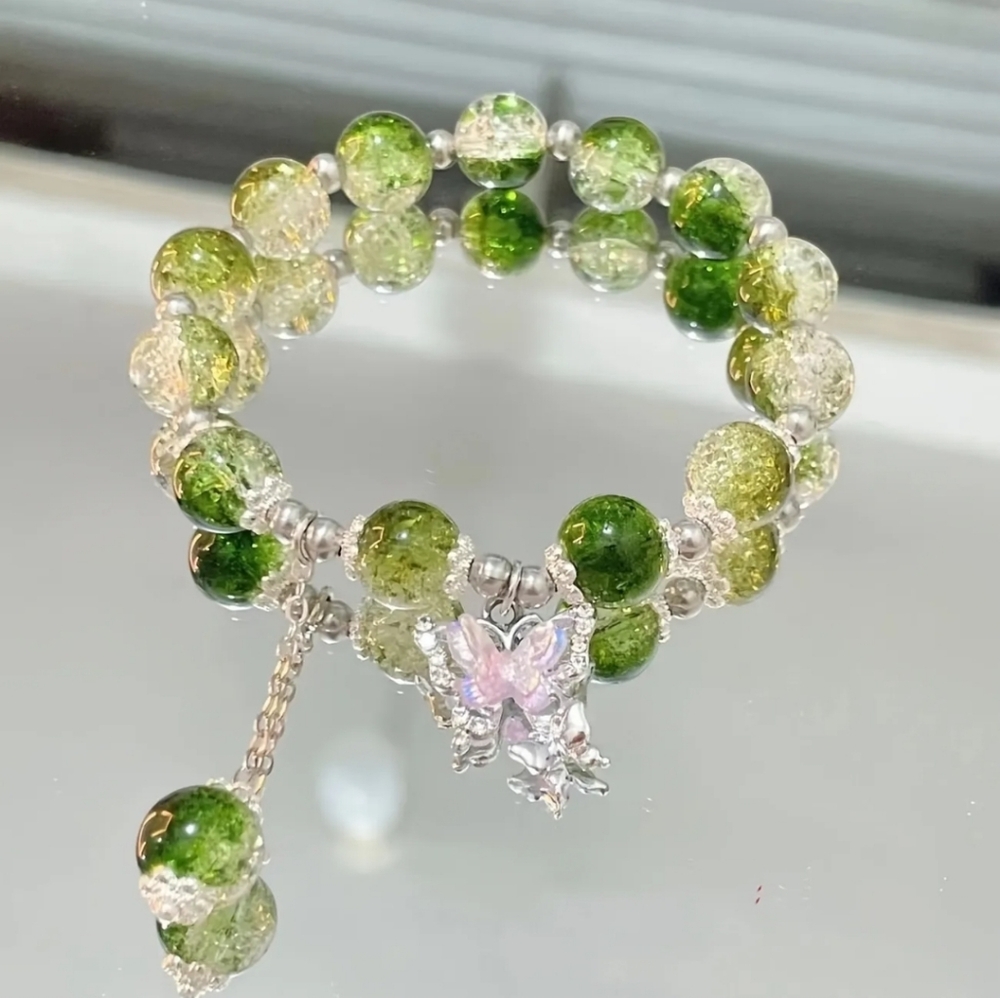 8MM Green Crackle Beaded Bracelet with Double Butterfly Charm. NWT